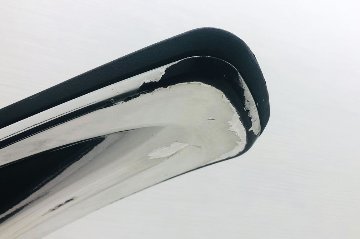 【ポリッシュ脚ピカピカ磨き有！】バロンチェア 中古 2019年製 オカムラ Baron ブラック 可動肘 ハイバック ポリッシュフレーム 中古オフィス家具 メッシュの画像