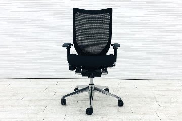 【ポリッシュ脚ピカピカ磨き有！】バロンチェア 中古 2019年製 オカムラ Baron ブラック 可動肘 ハイバック ポリッシュフレーム 中古オフィス家具 メッシュの画像