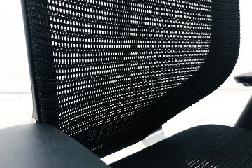 【ポリッシュ脚ピカピカ磨き有！】バロンチェア 中古 2019年製 オカムラ Baron ブラック 可動肘 ハイバック ポリッシュフレーム 中古オフィス家具 メッシュの画像