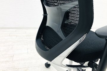 バロンチェア 中古 2018年製 オカムラ Baron ブラック 可動肘 エクストラハイバック 固定ヘッドレスト 中古オフィス家具 座クッションの画像