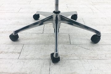 バロンチェア 中古 2018年製 オカムラ Baron ブラック 可動肘 エクストラハイバック 固定ヘッドレスト 中古オフィス家具 座クッションの画像