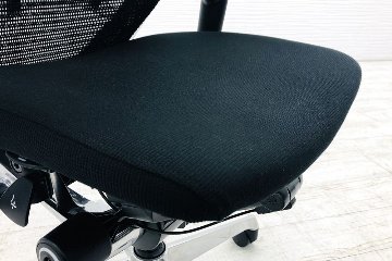 バロンチェア 中古 2018年製 オカムラ Baron ブラック 可動肘 エクストラハイバック 固定ヘッドレスト 中古オフィス家具 座クッションの画像