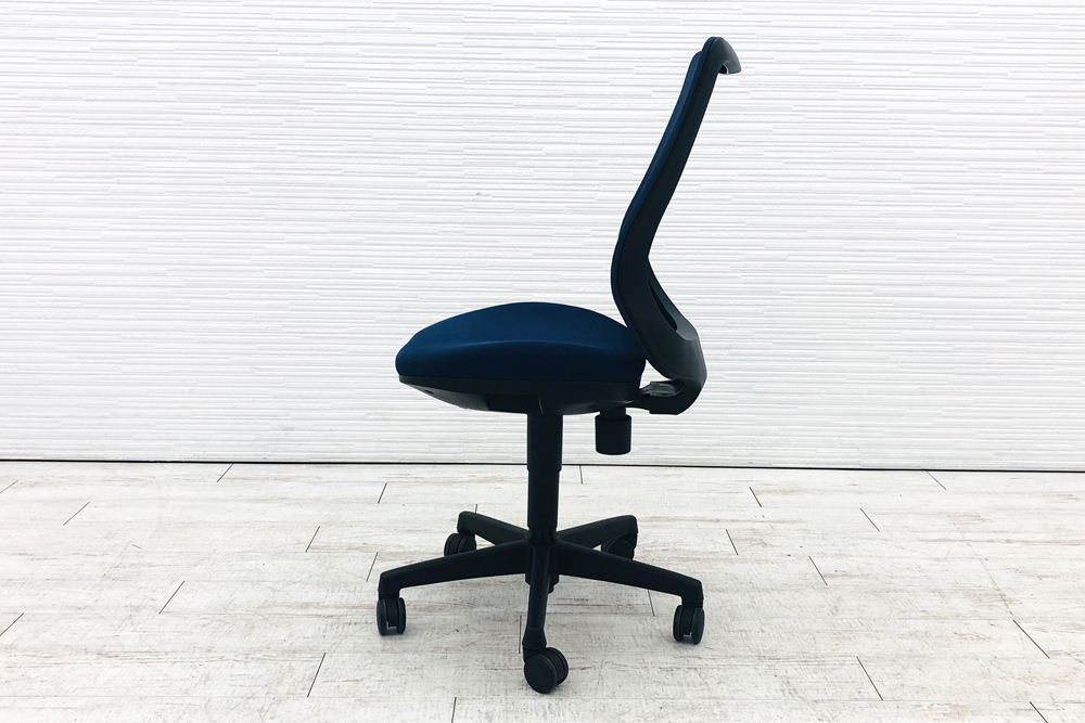 アイコ 中古 2020年製 ミドルバック 背メッシュ 中古オフィス家具 中古オフィスチェア 肘無チェアの画像