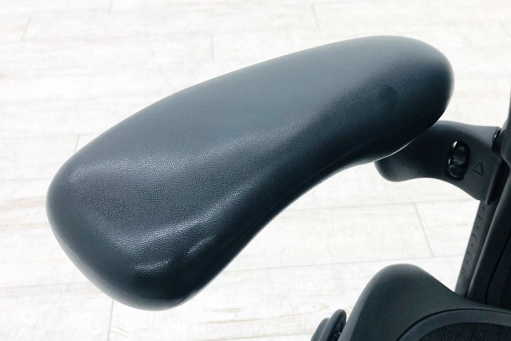 アーロンチェア 中古 Bサイズ ライト ハーマンミラー ポスチャーフィット Aeron Chairs Herman Miller 中古オフィス家具 肘ダイヤルの画像