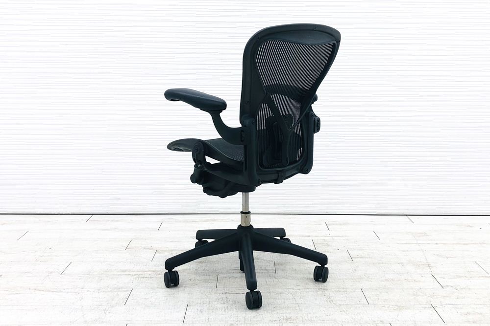アーロンチェア 中古 Bサイズ ライト ハーマンミラー ポスチャーフィット Aeron Chairs Herman Miller 中古オフィス家具 肘ダイヤルの画像