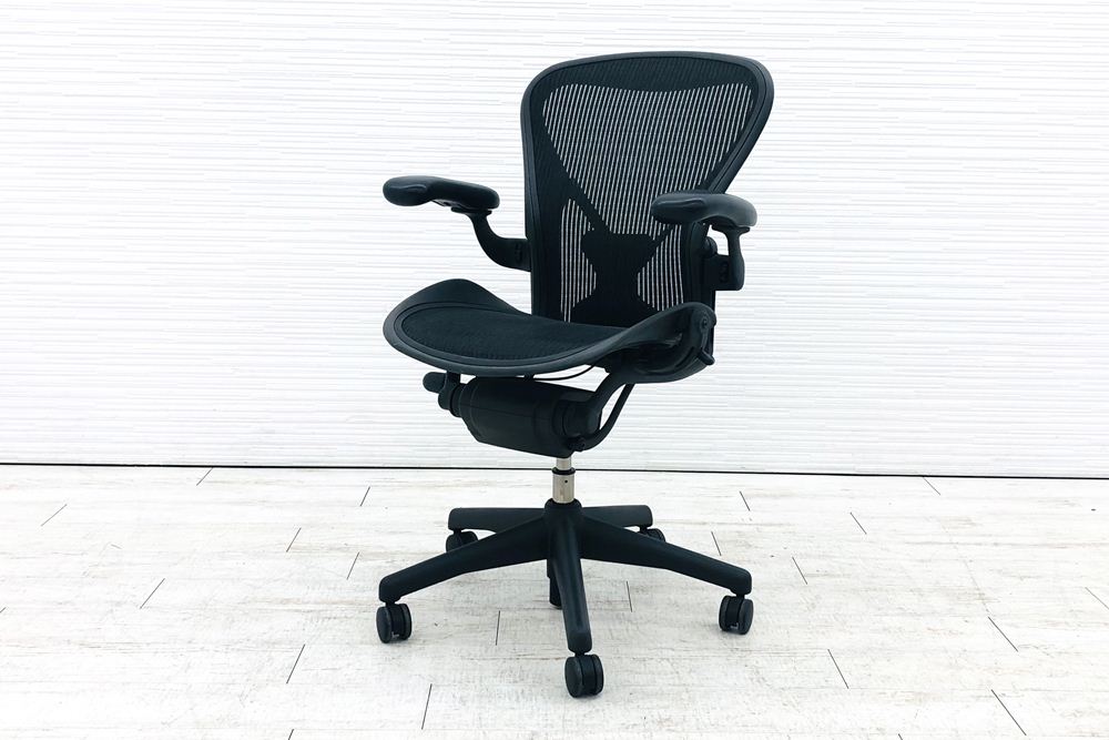アーロンチェア 中古 Bサイズ ライト ハーマンミラー ポスチャーフィット Aeron Chairs Herman Miller 中古オフィス家具 肘ダイヤルの画像