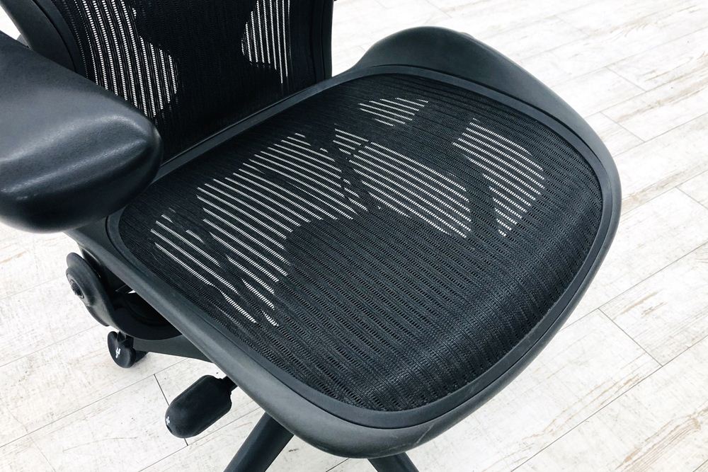 アーロンチェア 中古 Bサイズ ライト ハーマンミラー ポスチャーフィット Aeron Chairs Herman Miller 中古オフィス家具 肘ダイヤルの画像