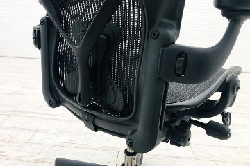 アーロンチェア 中古 Bサイズ ライト ハーマンミラー ポスチャーフィット Aeron Chairs Herman Miller 中古オフィス家具 肘ダイヤルの画像
