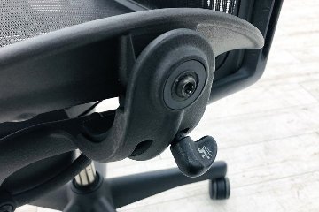 アーロンチェア 中古 Bサイズ ライト ハーマンミラー ポスチャーフィット Aeron Chairs Herman Miller 中古オフィス家具 肘ダイヤルの画像
