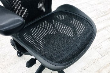 アーロンチェア 中古 Bサイズ ライト ハーマンミラー ポスチャーフィット Aeron Chairs Herman Miller 中古オフィス家具 肘ダイヤルの画像