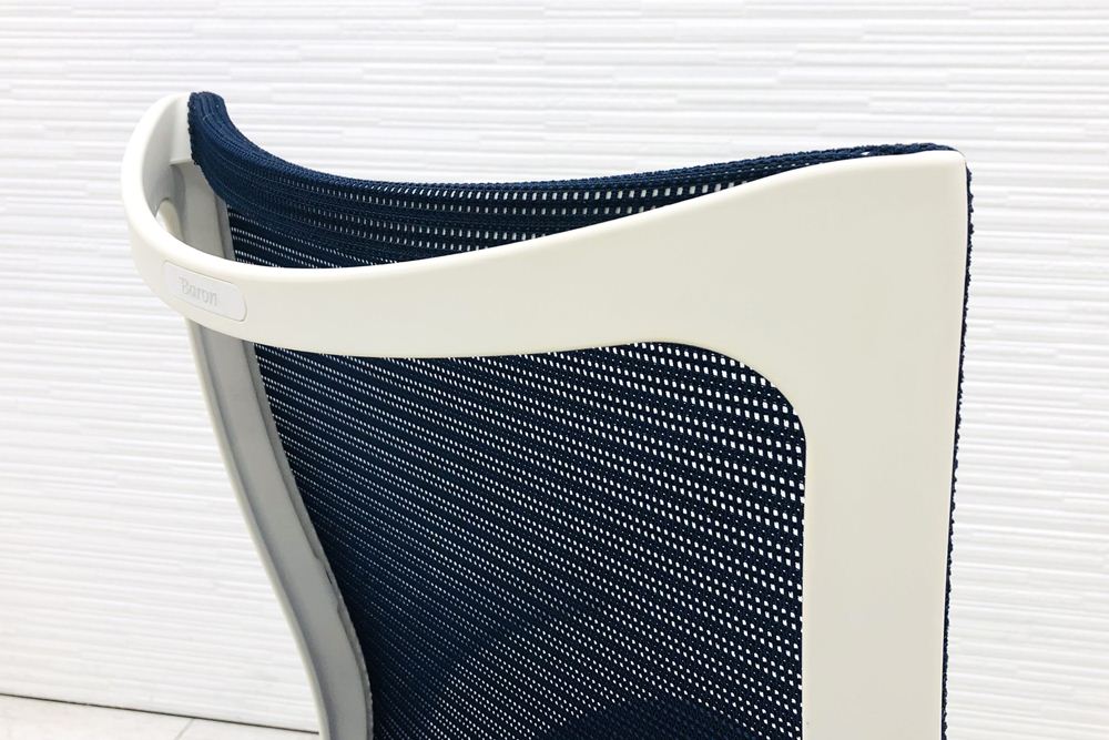 バロンチェア 中古 オカムラ Baron 可動肘 ハイバック シルバーフレーム 中古オフィス家具 座クッション ダークブルーの画像