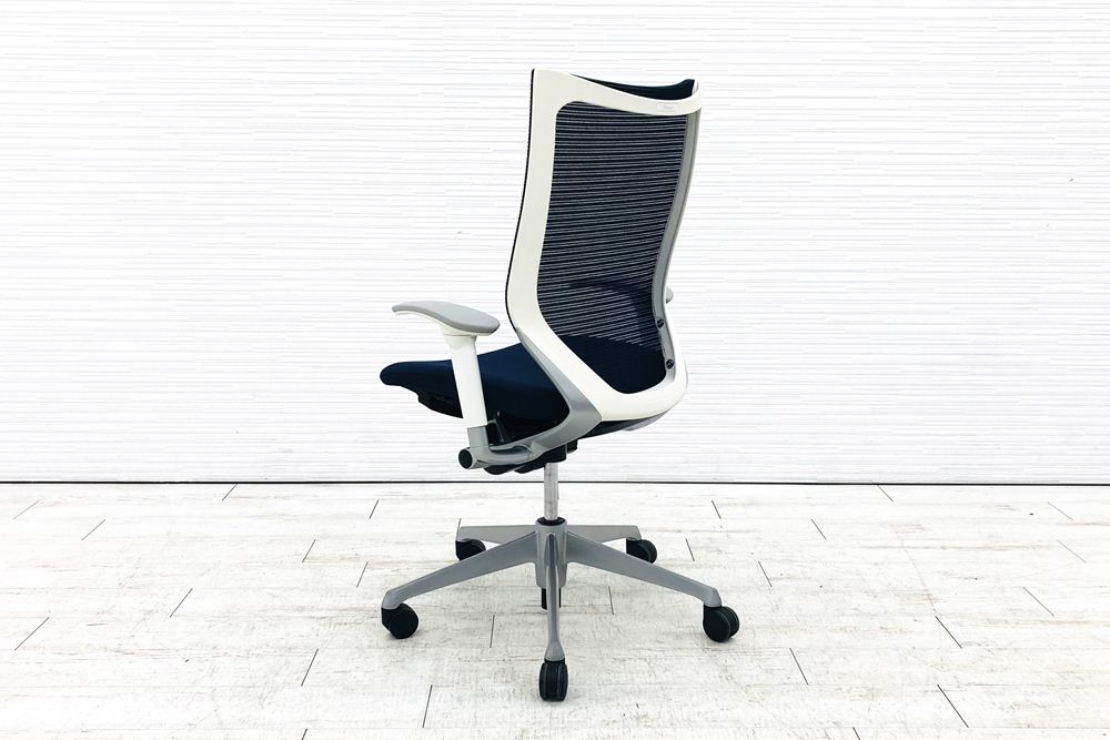 バロンチェア 中古 オカムラ Baron 可動肘 ハイバック シルバーフレーム 中古オフィス家具 座クッション ダークブルーの画像