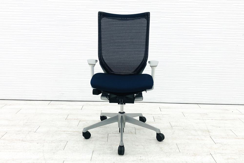 バロンチェア 中古 オカムラ Baron 可動肘 ハイバック シルバーフレーム 中古オフィス家具 座クッション ダークブルーの画像