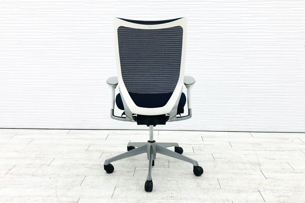 バロンチェア 中古 オカムラ Baron 可動肘 ハイバック シルバーフレーム 中古オフィス家具 座クッション ダークブルーの画像