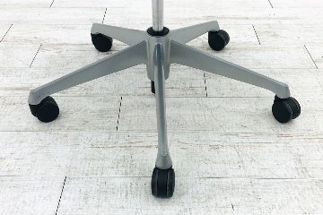 バロンチェア 中古 オカムラ Baron 可動肘 ハイバック シルバーフレーム 中古オフィス家具 座クッション ダークブルーの画像