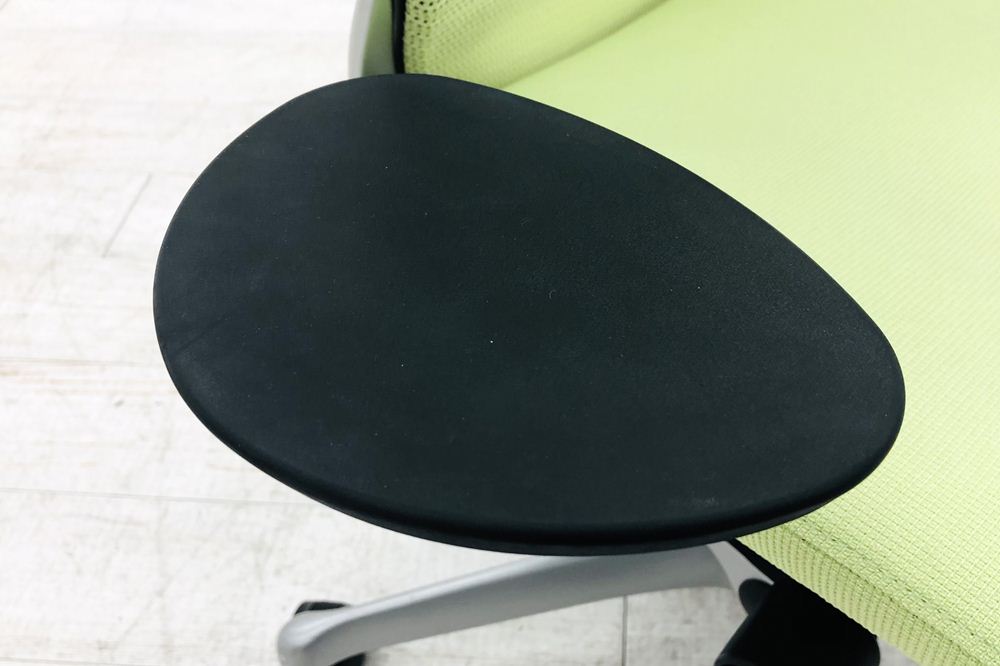 オカムラ アトラスチェア 中古 アトラス OKAMURA Atlas 座クッション 中古オフィス家具 ピスタチオグリーンの画像
