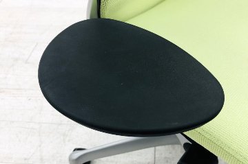 オカムラ アトラスチェア 中古 アトラス OKAMURA Atlas 座クッション 中古オフィス家具 ピスタチオグリーンの画像