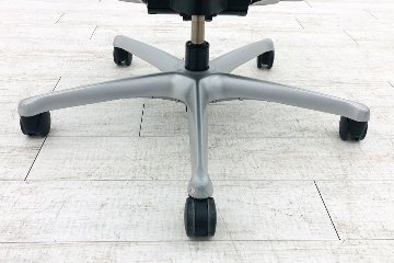 オカムラ アトラスチェア 中古 アトラス OKAMURA Atlas 座クッション 中古オフィス家具 ピスタチオグリーンの画像