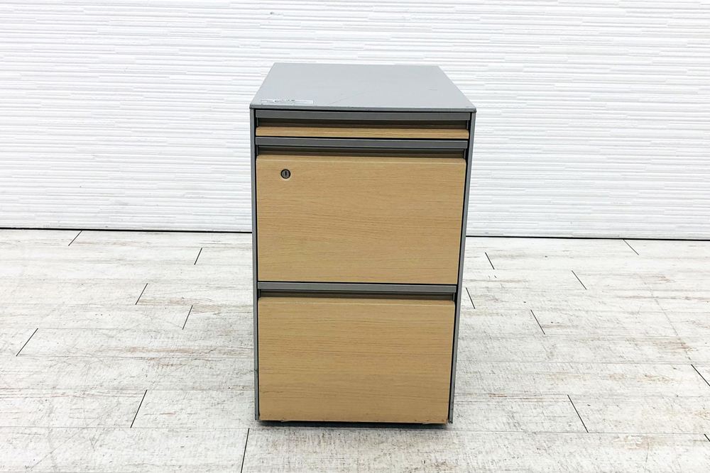 オカムラ プロステージクレスト 中古 袖机 PROSTAGE CREST 3段ワゴン 中古オフィス家具 390/579/640 シリンダー錠の画像
