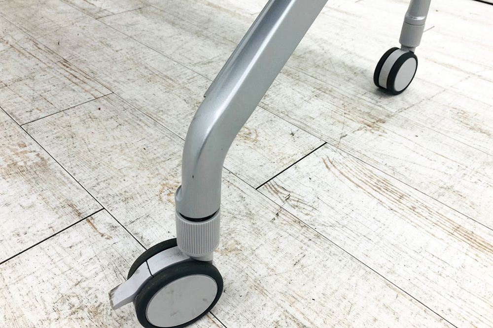 コクヨ ミーティングテーブル 中古 会議机 折りたたみテーブル 中古オフィス家具 ネスティングテーブル 1800/600/720の画像