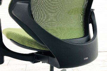 イトーキ エフチェア 2019年製 中古オフィスチェア クッション 可動肘 事務椅子 ITOKI 中古オフィス家具 KG-170JBH-T1Q2 アイビーグリーンの画像