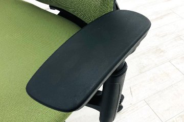 イトーキ エフチェア 2019年製 中古オフィスチェア クッション 可動肘 事務椅子 ITOKI 中古オフィス家具 KG-170JBH-T1Q2 アイビーグリーンの画像