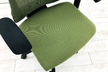 イトーキ エフチェア 2019年製 中古オフィスチェア クッション 可動肘 事務椅子 ITOKI 中古オフィス家具 KG-170JBH-T1Q2 アイビーグリーンの画像
