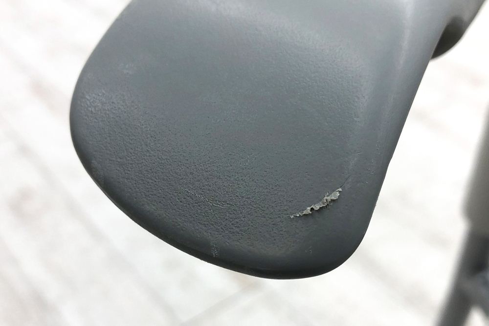 【4脚セット】 ケイパーチェア 中古 ハーマンミラー Caper 肘付き スタッキングチェア ミーティングチェア 中古オフィス家具の画像