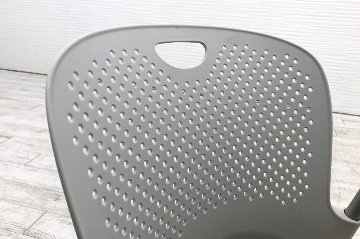 【4脚セット】 ケイパーチェア 中古 ハーマンミラー Caper 肘付き スタッキングチェア ミーティングチェア 中古オフィス家具の画像