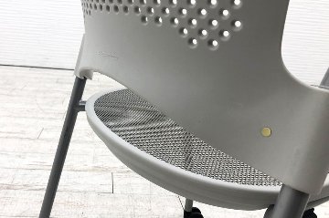 【4脚セット】 ケイパーチェア 中古 ハーマンミラー Caper 肘付き スタッキングチェア ミーティングチェア 中古オフィス家具の画像