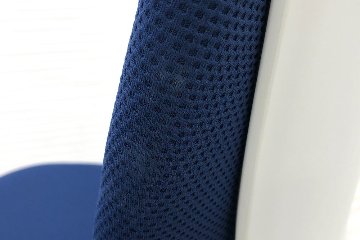 スラートチェア 中古 オカムラ sulato ローバック 肘無チェア 中古オフィス家具 中古オフィスチェア ミディアムブルーの画像