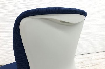 スラートチェア 中古 オカムラ sulato ローバック 肘無チェア 中古オフィス家具 中古オフィスチェア ミディアムブルーの画像