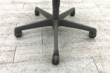 スラートチェア 中古 オカムラ sulato ローバック 肘無チェア 中古オフィス家具 中古オフィスチェア ミディアムブルーの画像
