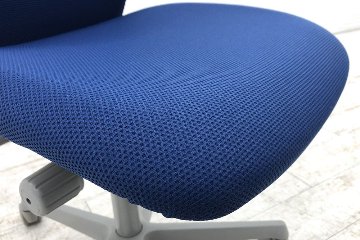 スラートチェア 中古 オカムラ sulato ローバック 肘無チェア 中古オフィス家具 中古オフィスチェア ミディアムブルーの画像