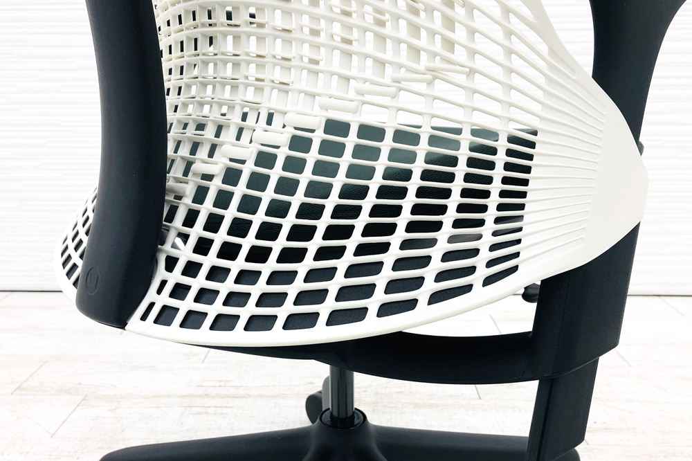 ハーマンミラー セイルチェア 中古 【前傾チルト無】 SAYL Chairs デザインチェア 中古オフィス家具 可動肘 ホワイト/ダークグリーンの画像