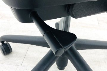 ハーマンミラー セイルチェア 中古 【前傾チルト無】 SAYL Chairs デザインチェア 中古オフィス家具 可動肘 ホワイト/ダークグリーンの画像
