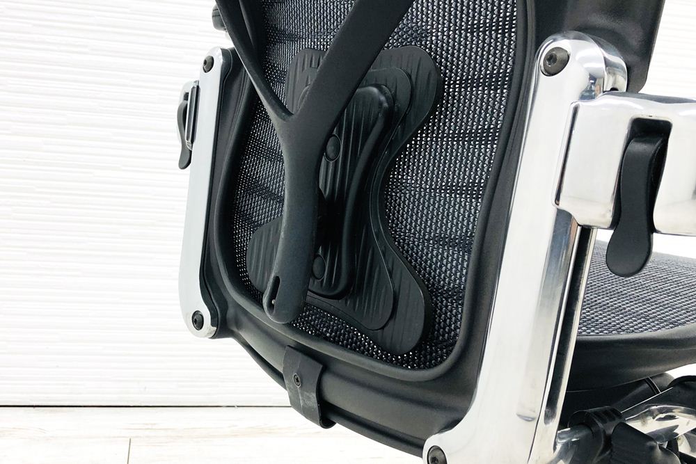 アーロンチェア タキシードメッシュ 中古 Bサイズ フル装備 ハーマンミラー Herman Miller 中古オフィス家具 肘レバー アルミ脚の画像