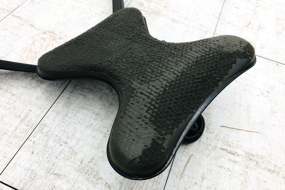 アーロンチェア タキシードメッシュ 中古 Bサイズ フル装備 ハーマンミラー Herman Miller 中古オフィス家具 肘レバー アルミ脚の画像