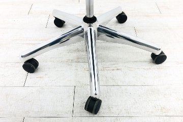 アーロンチェア タキシードメッシュ 中古 Bサイズ フル装備 ハーマンミラー Herman Miller 中古オフィス家具 肘レバー アルミ脚の画像