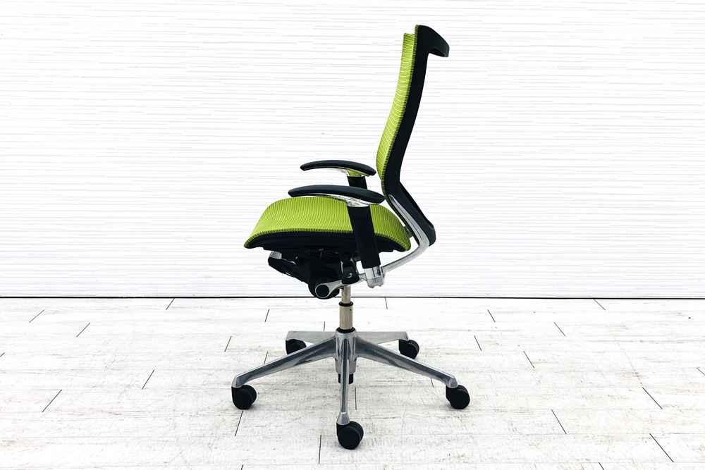 バロンチェア 中古 オカムラ Baron 可動肘 ハイバック ポリッシュフレーム 中古オフィス家具 メッシュ ライムグリーンの画像