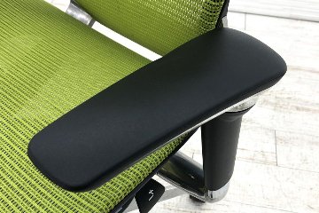 バロンチェア 中古 オカムラ Baron 可動肘 ハイバック ポリッシュフレーム 中古オフィス家具 メッシュ ライムグリーンの画像