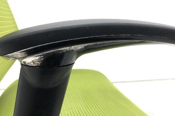 バロンチェア 中古 オカムラ Baron 可動肘 ハイバック ポリッシュフレーム 中古オフィス家具 メッシュ ライムグリーンの画像