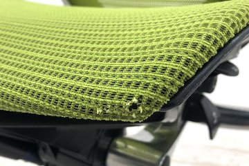 バロンチェア 中古 オカムラ Baron 可動肘 ハイバック ポリッシュフレーム 中古オフィス家具 メッシュ ライムグリーンの画像