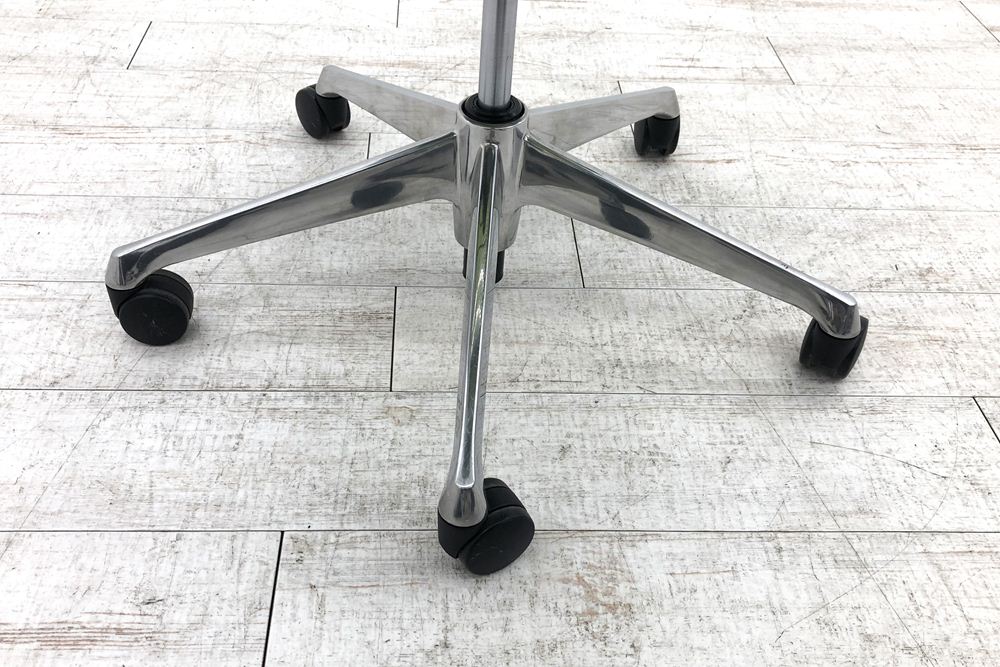 オカムラ バロンチェア 中古 エクストラハイバック Baron 可動肘  固定ヘッドレスト 中古オフィス家具 ライムグリーンの画像