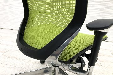 オカムラ バロンチェア 中古 エクストラハイバック Baron 可動肘  固定ヘッドレスト 中古オフィス家具 ライムグリーンの画像