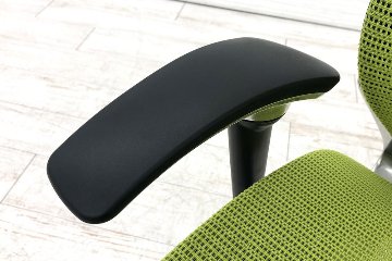 オカムラ バロンチェア 中古 エクストラハイバック Baron 可動肘  固定ヘッドレスト 中古オフィス家具 ライムグリーンの画像