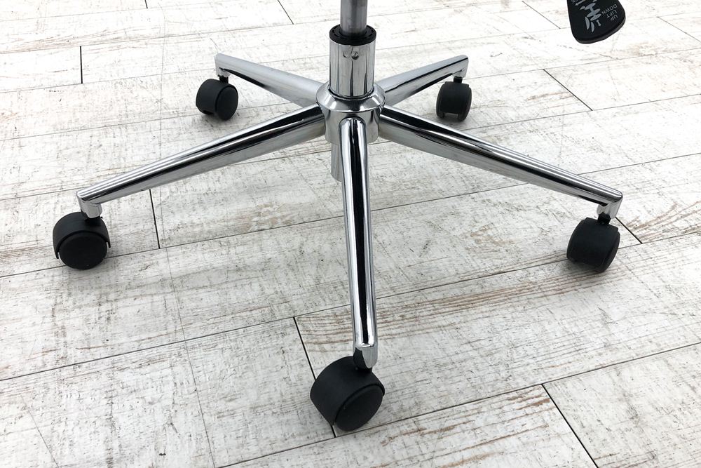 【リプロダクトチェア】 アルミナムチェア 複製品 中古 レザータイプ 中古オフィス家具 ミーティングチェアの画像