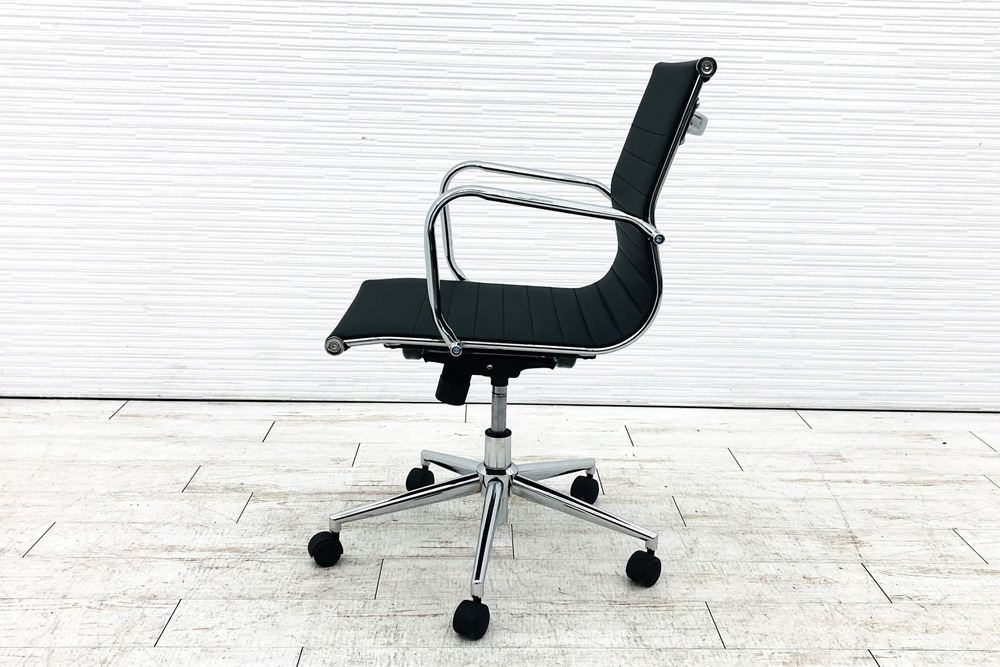 【リプロダクトチェア】 アルミナムチェア 複製品 中古 レザータイプ 中古オフィス家具 ミーティングチェアの画像