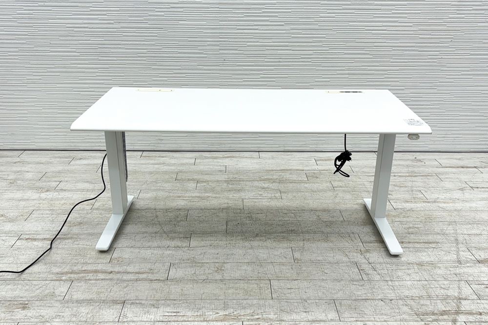 オカムラ スイフト 電動昇降デスク 中古 ホワイト 幅1550 中古オフィス家具 1550/775/650～1250の画像