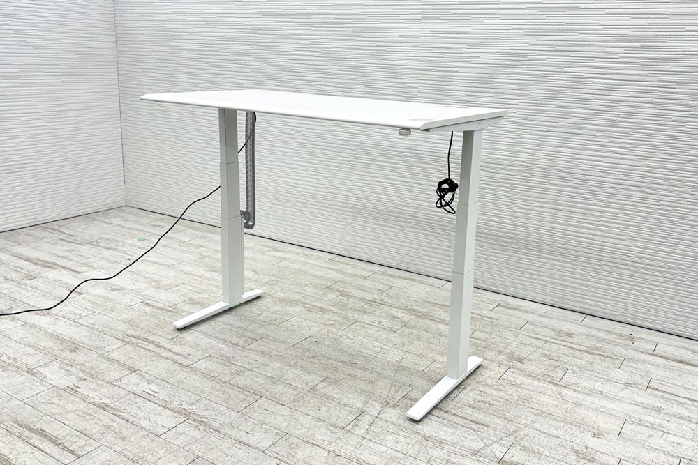 オカムラ スイフト 電動昇降デスク 中古 ホワイト 幅1550 中古オフィス家具 1550/775/650～1250の画像